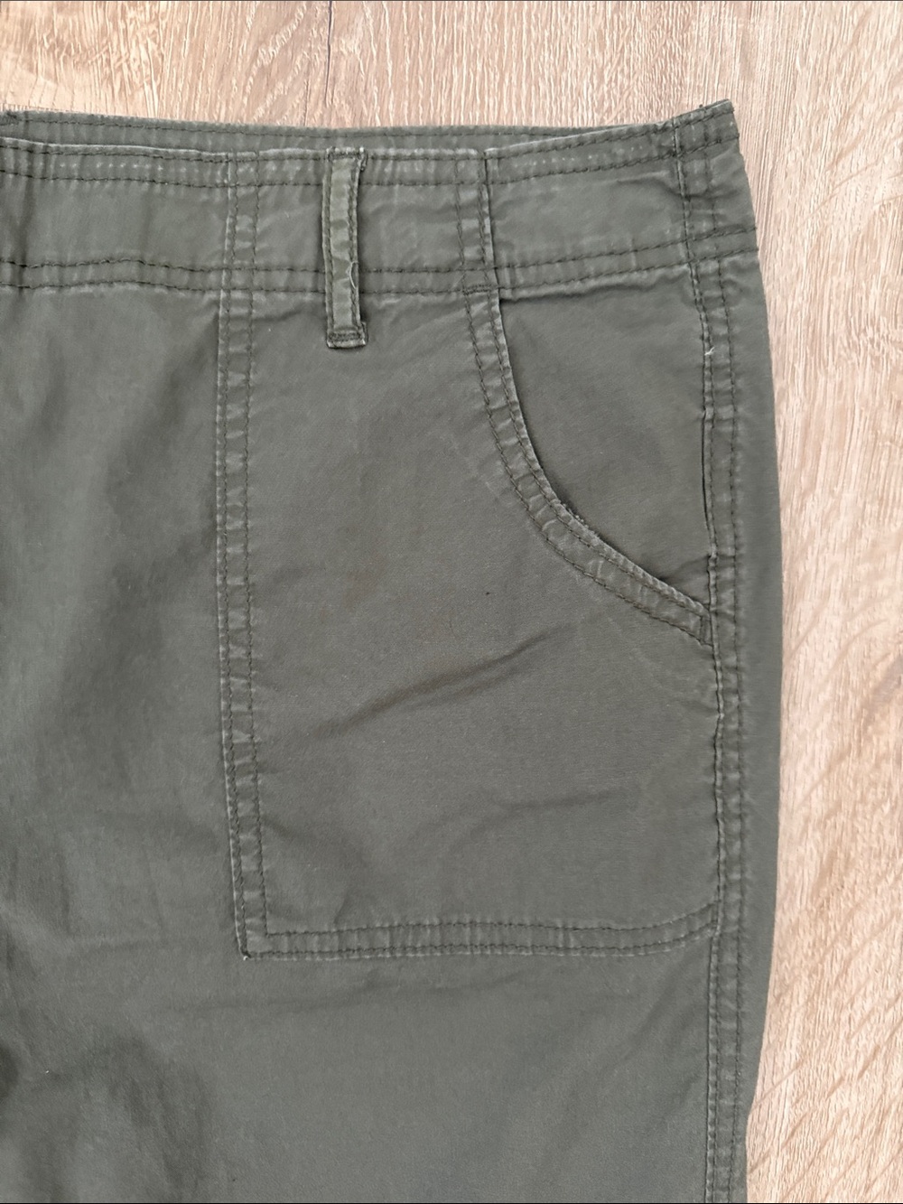 Liz Claiborne Women’s Olive Cargo Pants - Casual Utility - Picture 3 of 9